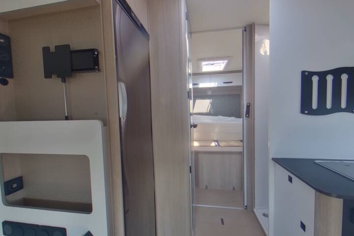 BURSTNER LYSEO T 732 SKYLINE
