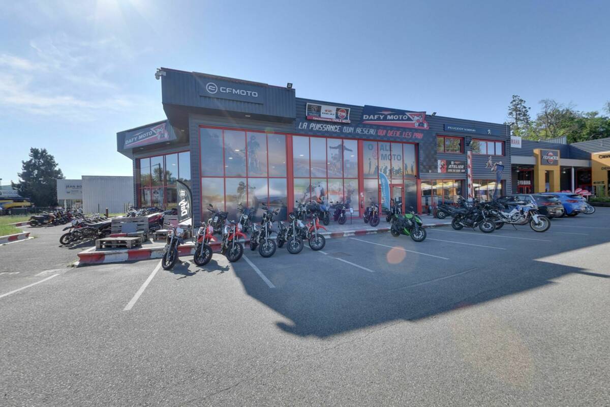Interieur van de Dafy Moto-winkel in Ruy