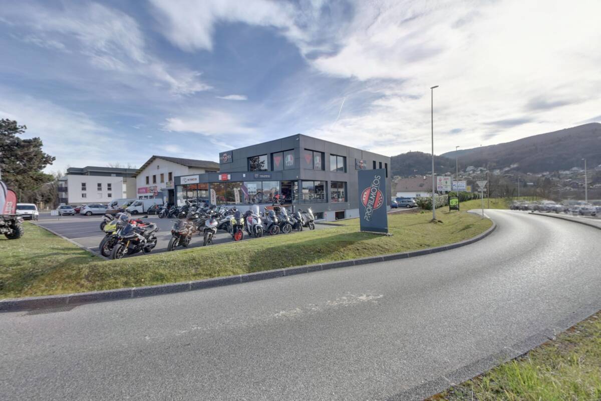 The Profil Motos dealership seen from the access road, Vétraz-Monthoux