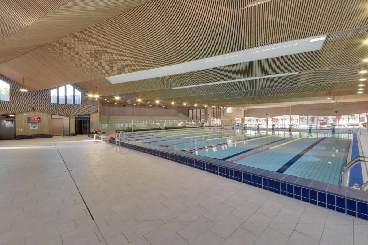 Bassin intérieur de 25 m de la piscine du Stade à Chambéry