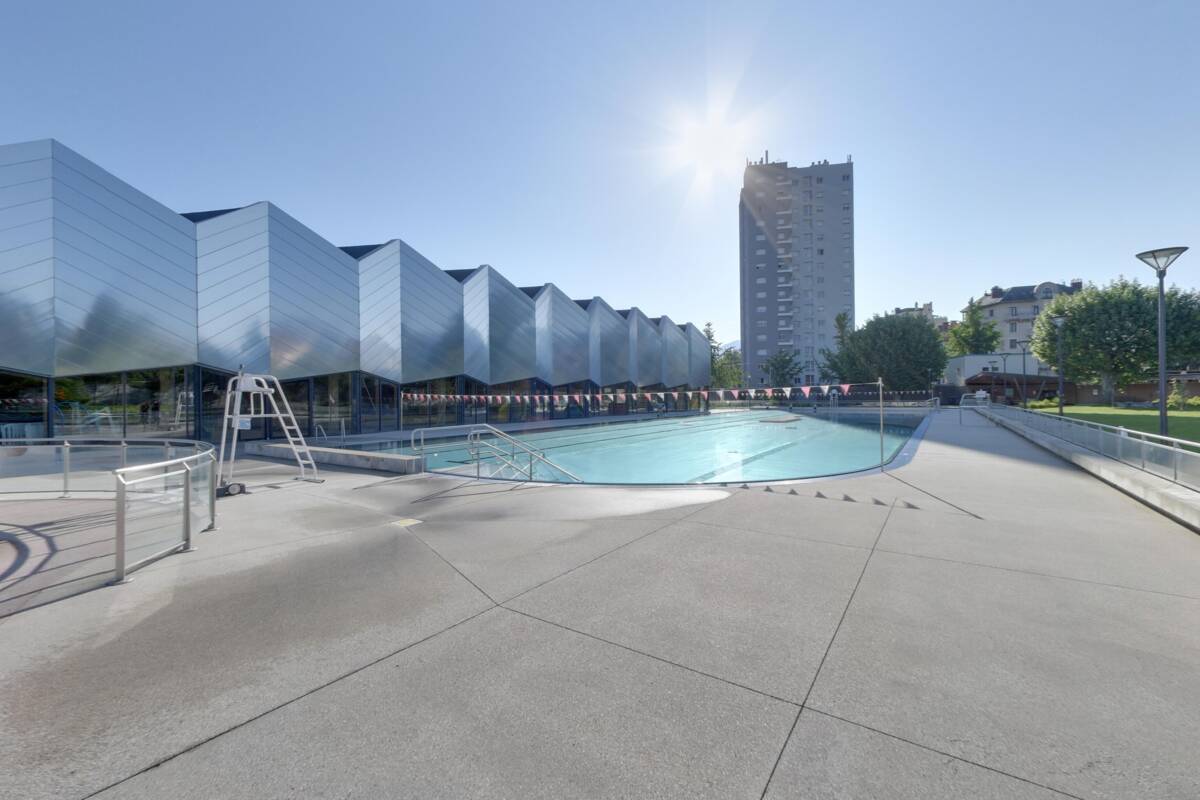 Bassin extérieur de 50 m de la piscine du Stade à Chambéry
