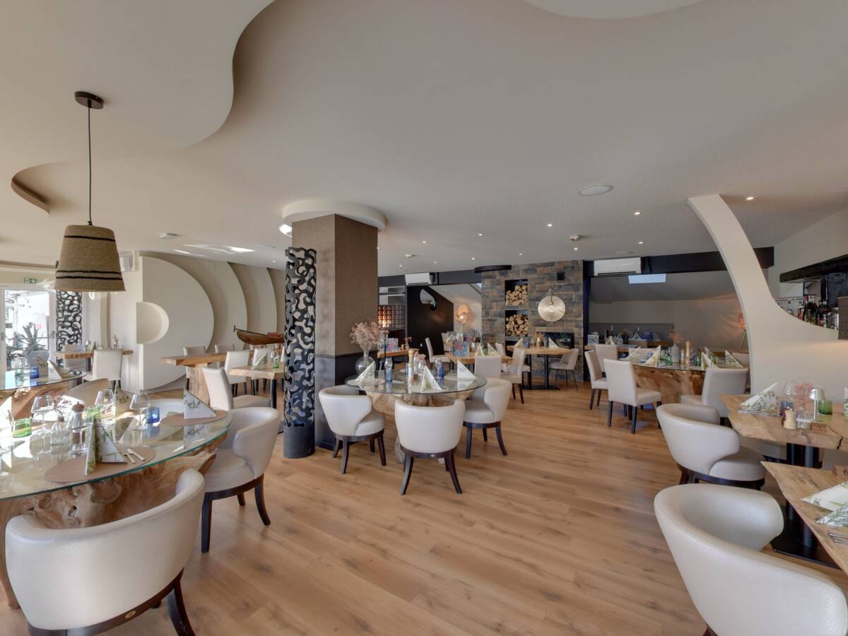 The restaurant room