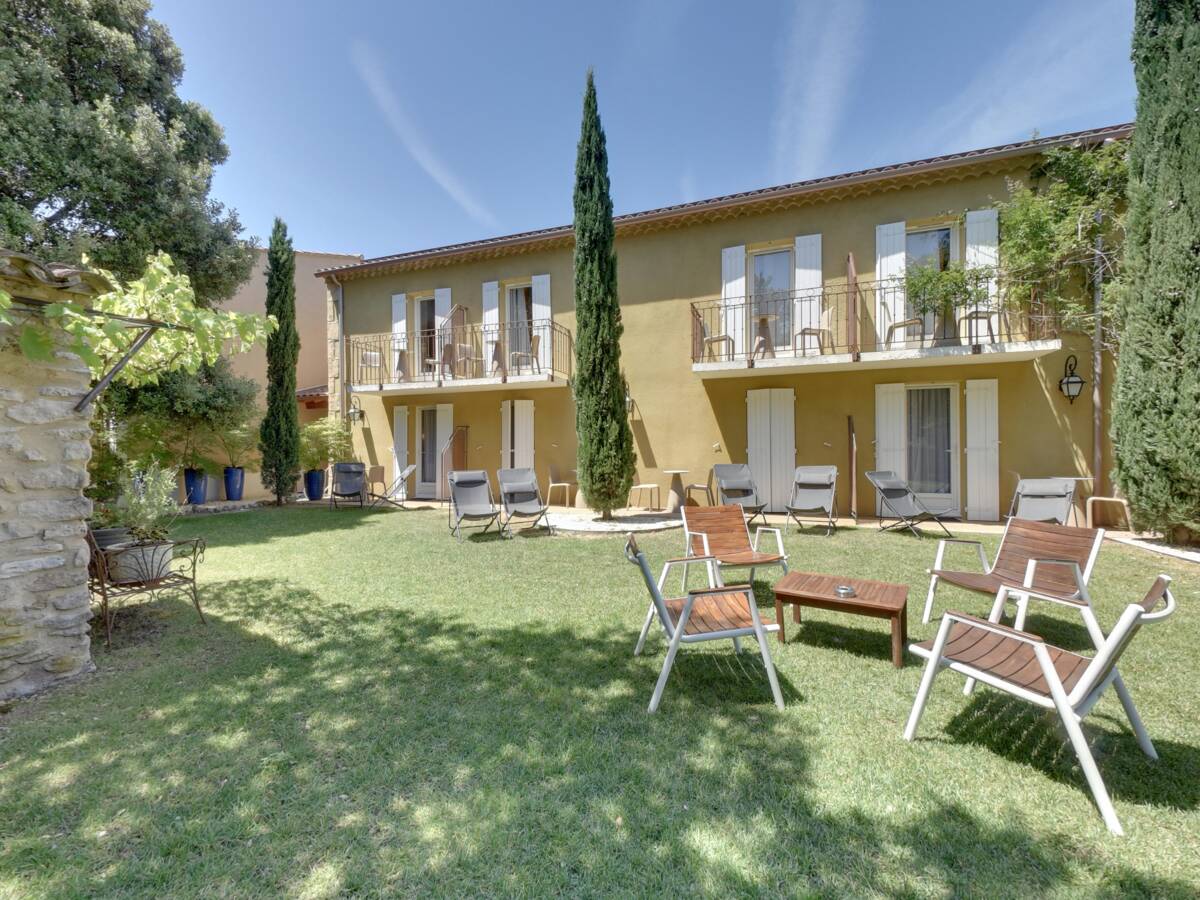Het bosrijke park van La Bastide de Grignan