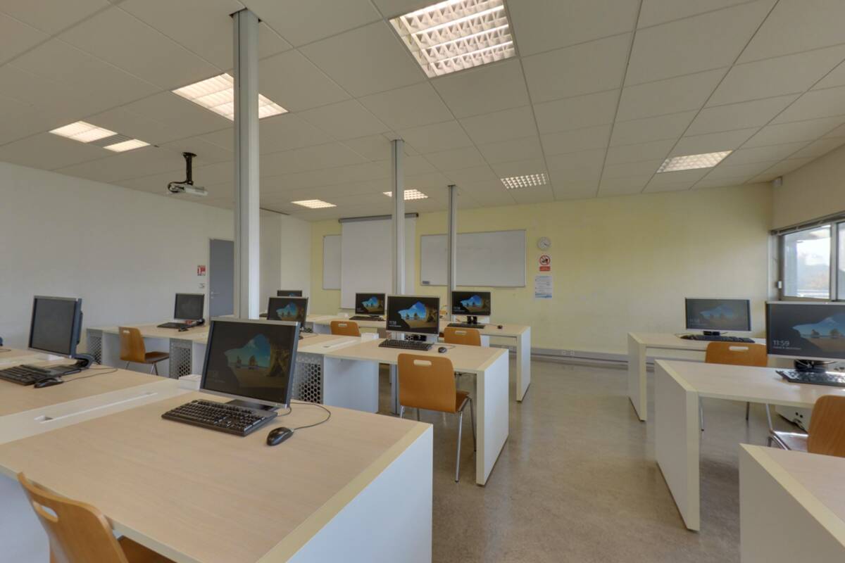 Computerlokaal van Polytech Tours