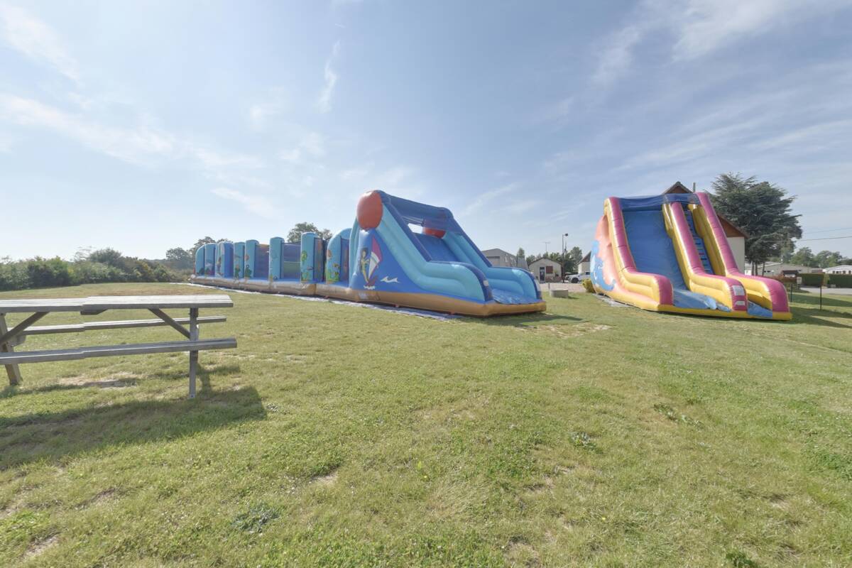 Lanes and pitches of the campsite