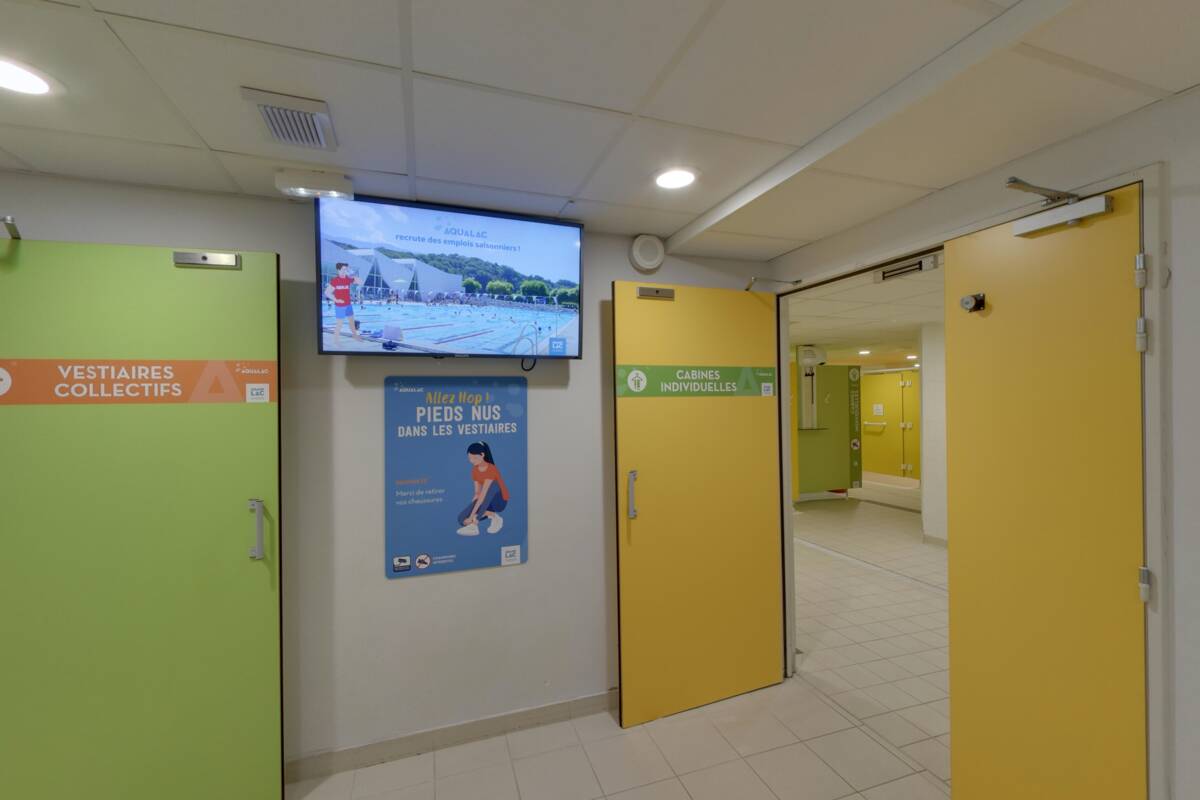 L'accès aux vestiaires d'Aqualac
