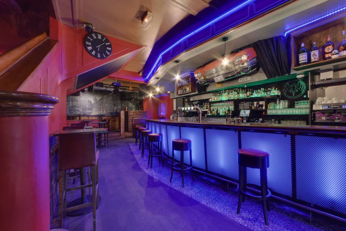 Tables and dining corner of El Barrio