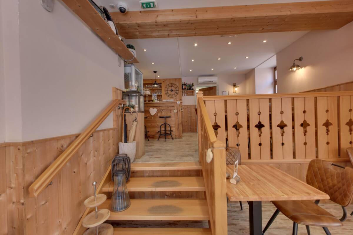 Hearty cooking, dining room and terrace