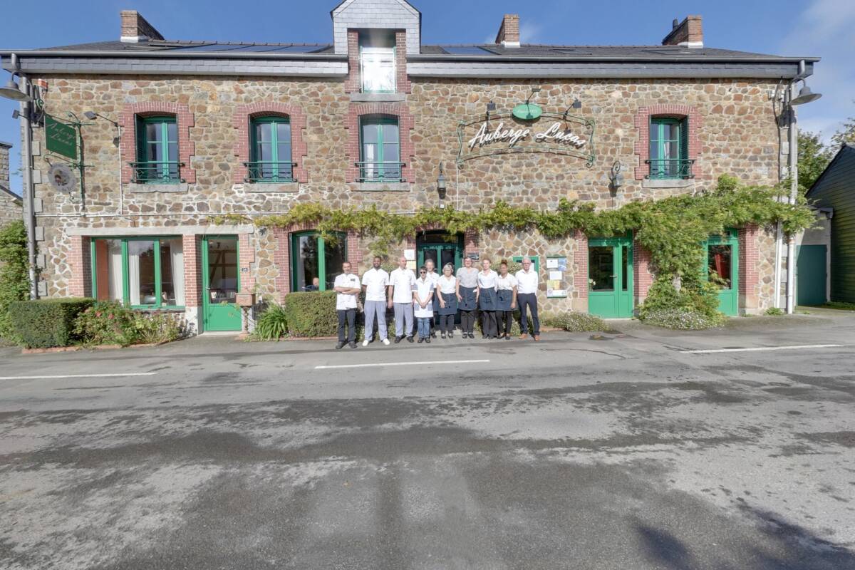 Extérieur de l'Auberge Lucas à Cardroc