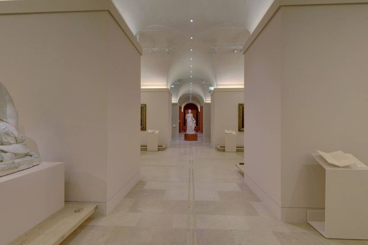 The "Signatures" room of the Petite Galerie