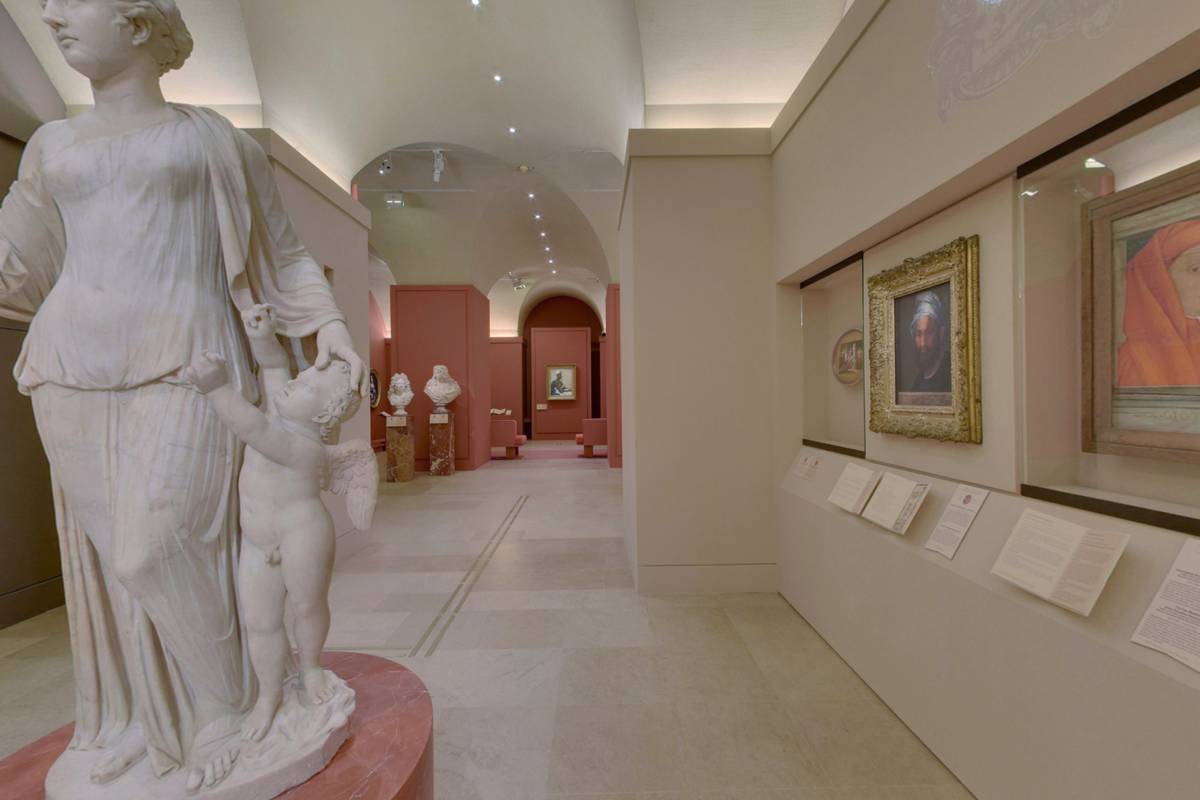 Afdeling ‘Kunstenaarslevens’ van de tentoonstelling ‘Figure d’artiste’ in het Louvre